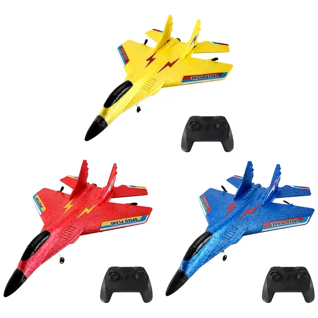Avión teledirigido en sus tres colores, amarillo, rojo y azul, cada uno con su mando