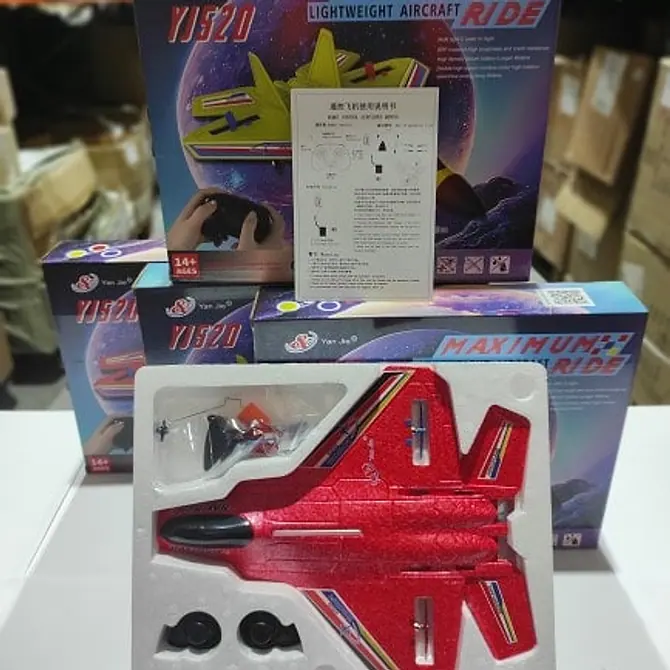 Caja del avión teledirigido con la hoja de instrucciones